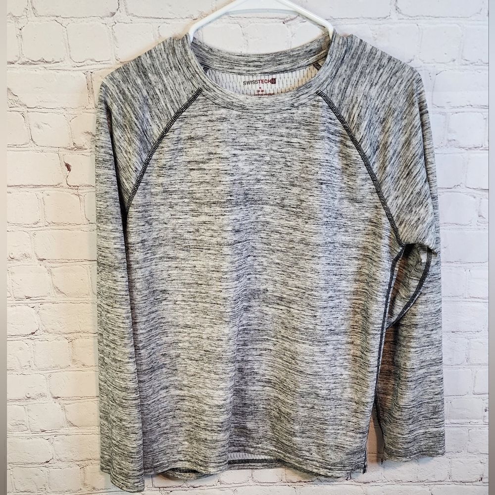 Men's Swiss Tech athletic longsleeve shirt, size Medium